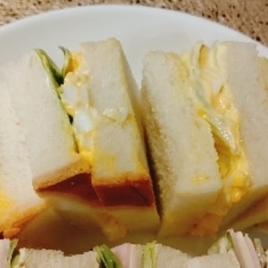 卵サンドイッチの朝ごはんプレート